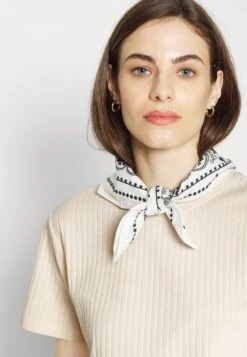 Top Skirt Set - Kokerrok - 003 - Off-White -Anna Field Verkoop 17d77307363e48c6bd680b42cdfb7bf7