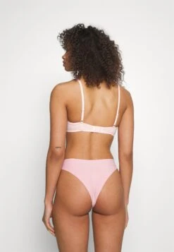 Anna Field 2 Pack - T-Shirt Bh - 402 - Pink_102 - Grey 9 Anna Field 2 Pack - T-Shirt Bh - 402 - Pink_102 - Grey -Anna Field Verkoop fb9b46fd0224470985699d092d2fb85e